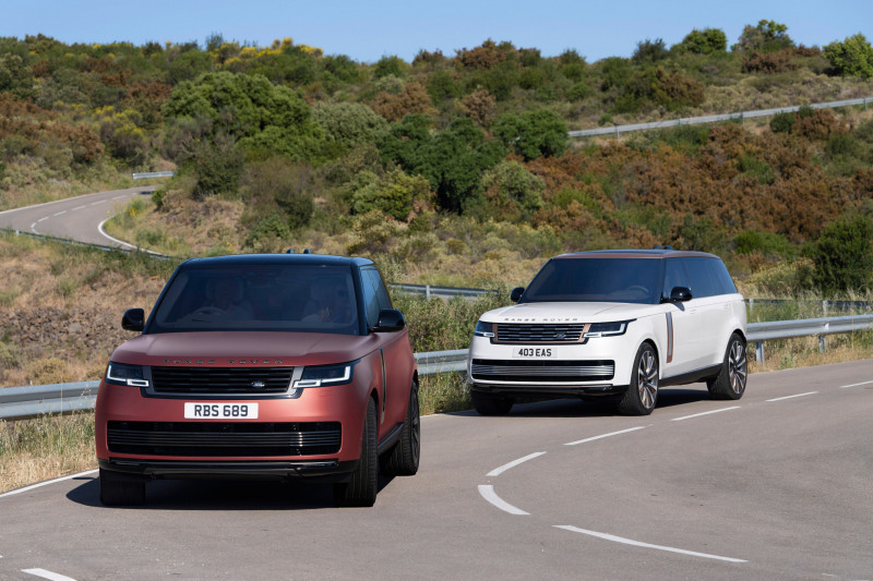 Difficulty choosing?  Then the 1.6 million Range Rover SV options will drive you crazy!