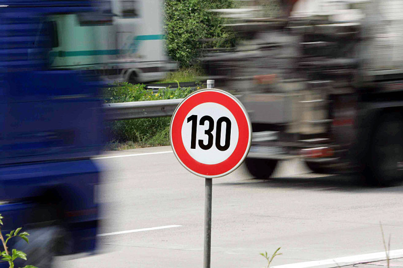 German traffic fines up sharply, but remain a joke - look and compare