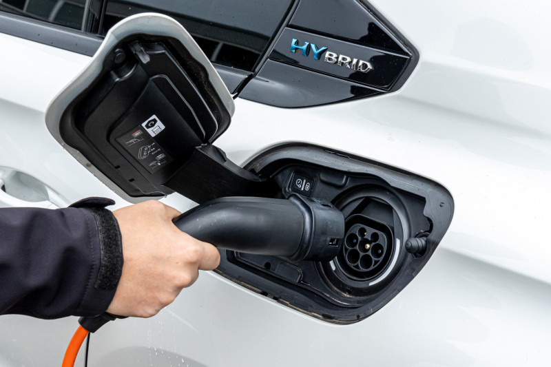 Test BMW 320e and Peugeot 508 Hybrid: which plug-in hybrid lease car is the most economical?