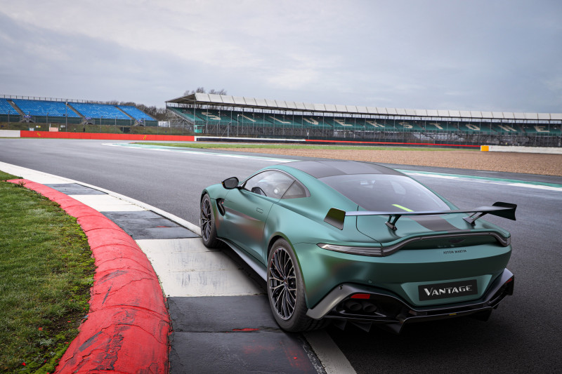 Aston Martin viert Formule 1-terugkeer met Vantage F1 Edition