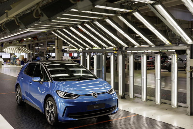 Volkswagen raakt EV’s aan de straatstenen niet kwijt en ontslaat fabrieksmedewerkers