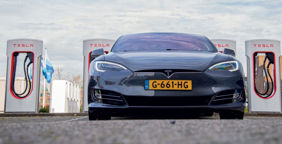 Waarom Tesla 158.000 auto's moet terugroepen