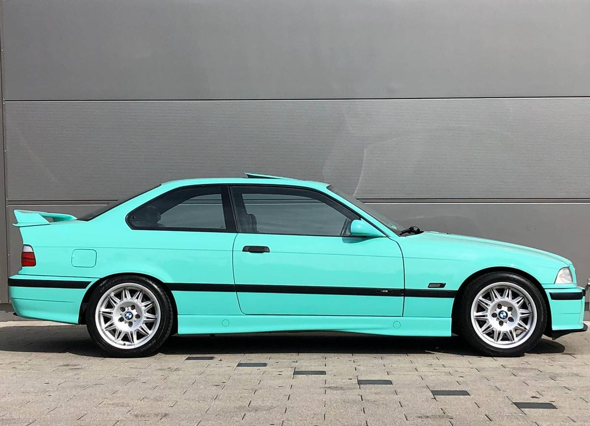Deze mintgroene BMW M3 E36 vleurt je regenachtige morgen op