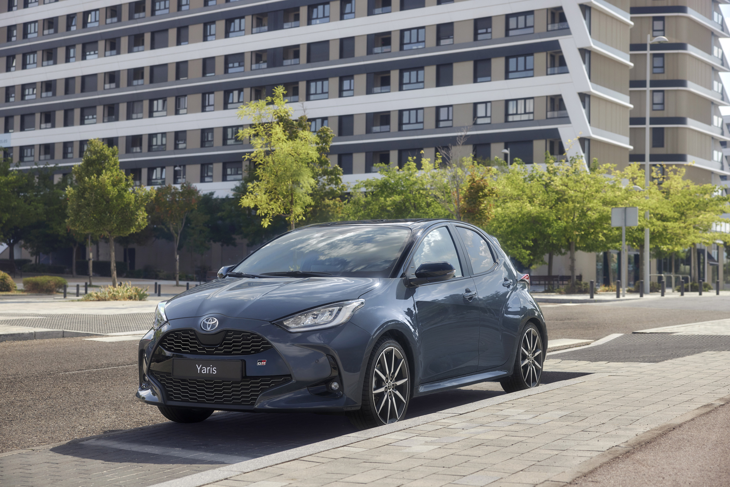 Vernieuwde Toyota Yaris (2025) maakt vooral sportieve rijders en boomknuffelaars blij