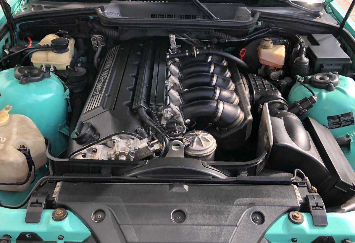 Deze mintgroene BMW M3 E36 vleurt je regenachtige morgen op