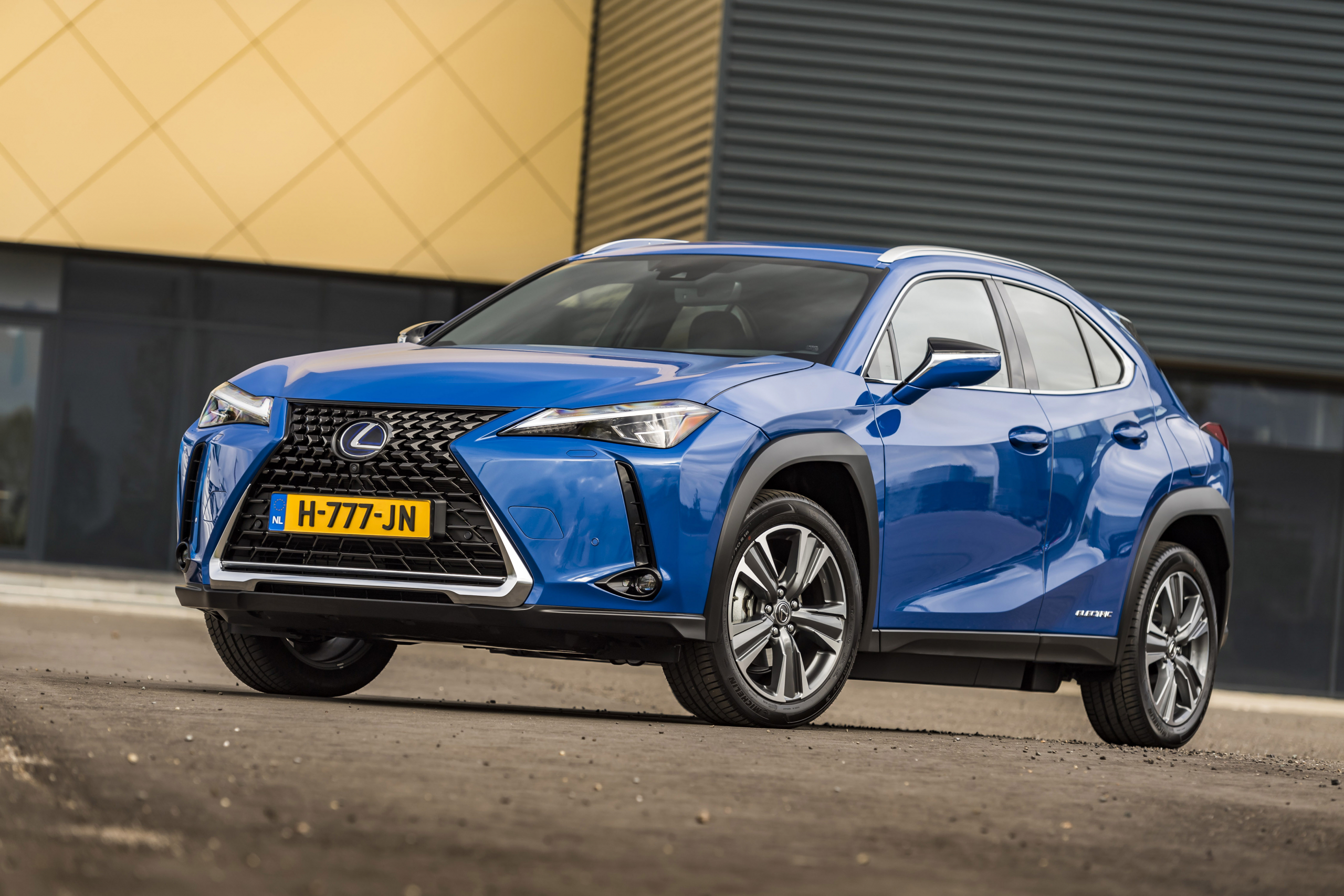 Waarom de elektrische Lexus UX300e opeens 10.000 euro goedkoper is