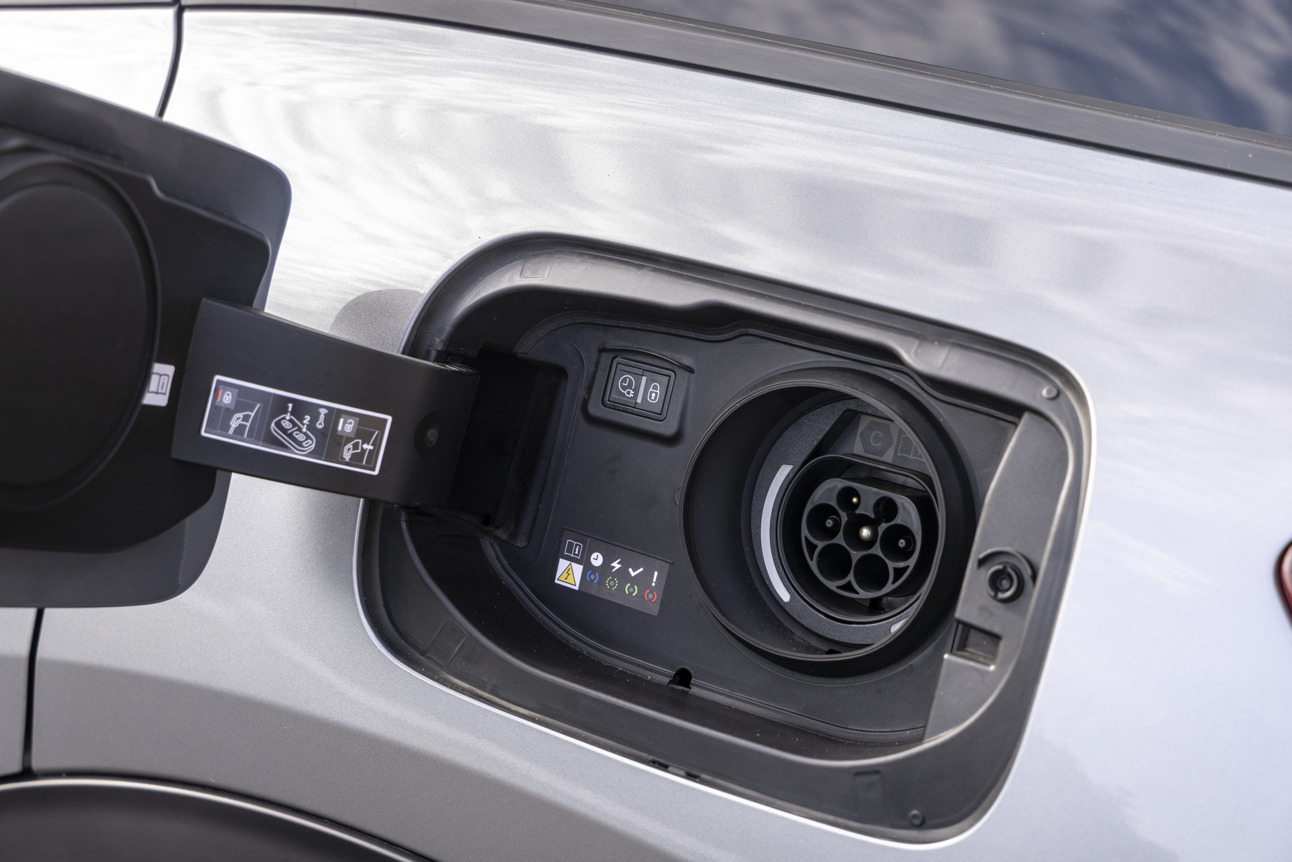 Zo ga je je vanaf 2025 blauw betalen aan nieuwe én oude plug-in hybrides