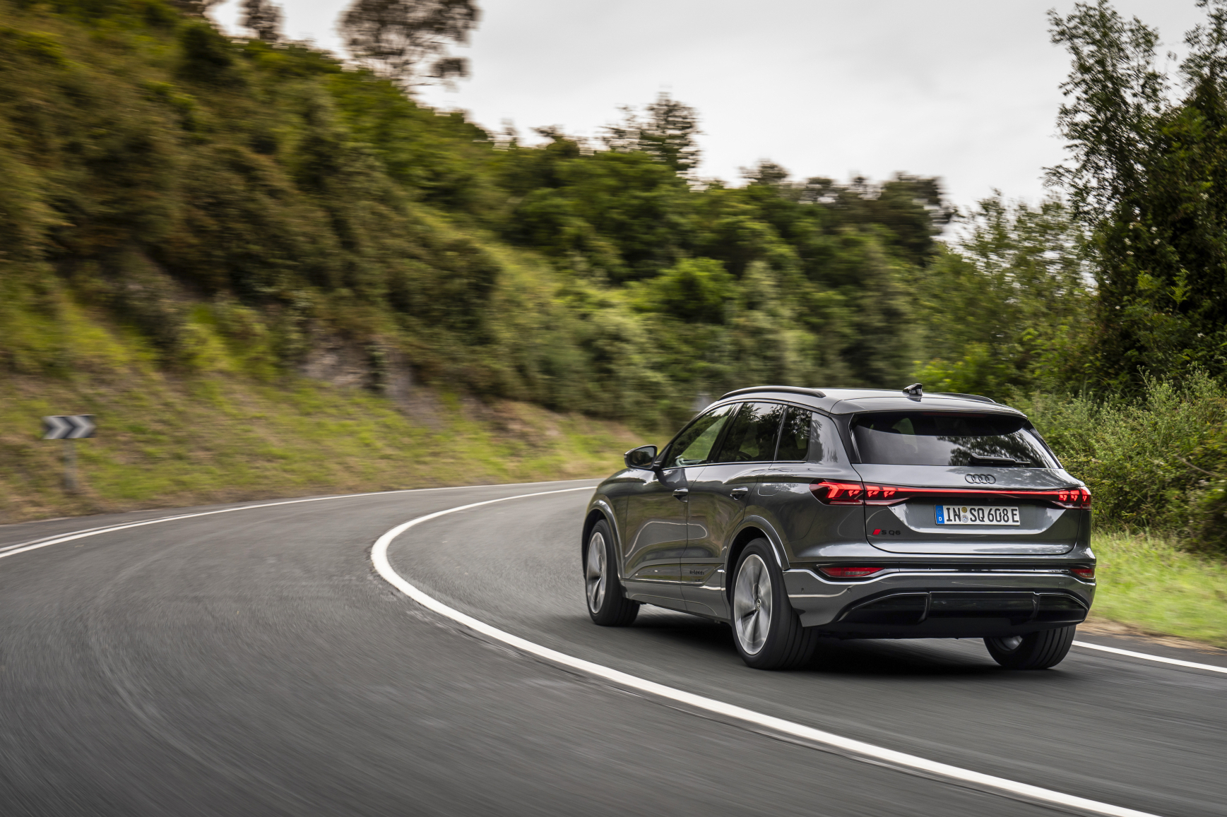 TEST: zo moet de Audi Q6 e-tron het Volkswagen-concern bij de hand nemen