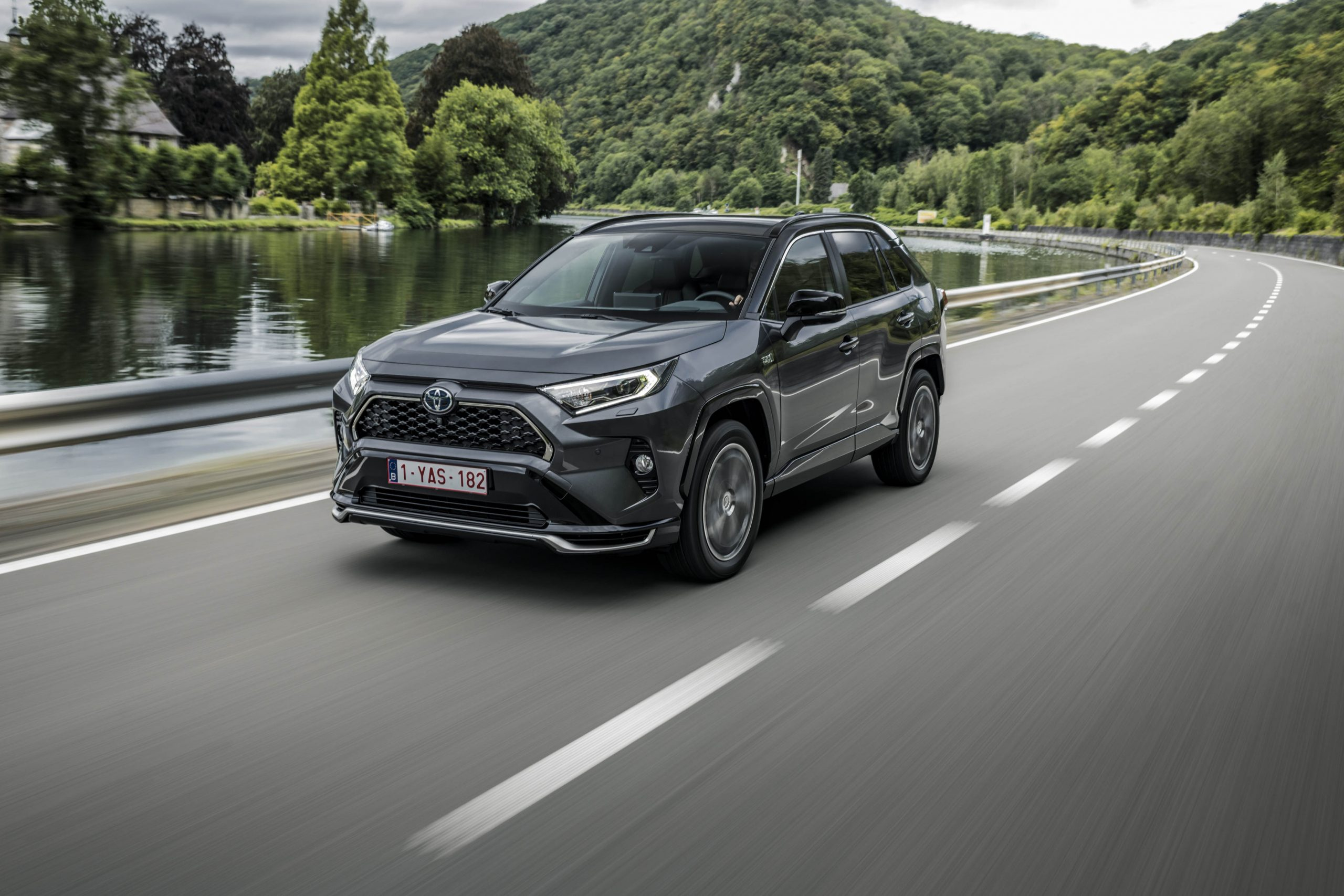 Eerste review Toyota RAV4 Plug-in Hybrid (2021): hoe Toyota een Mercedesje doet ...