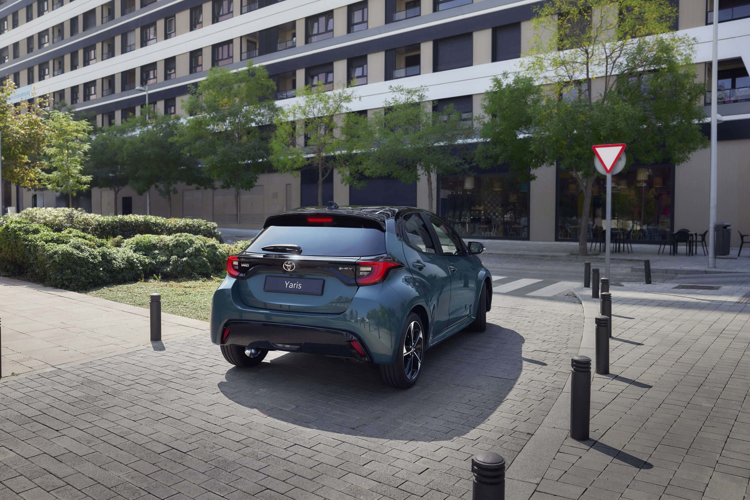 Vernieuwde Toyota Yaris (2025) maakt vooral sportieve rijders en boomknuffelaars blij