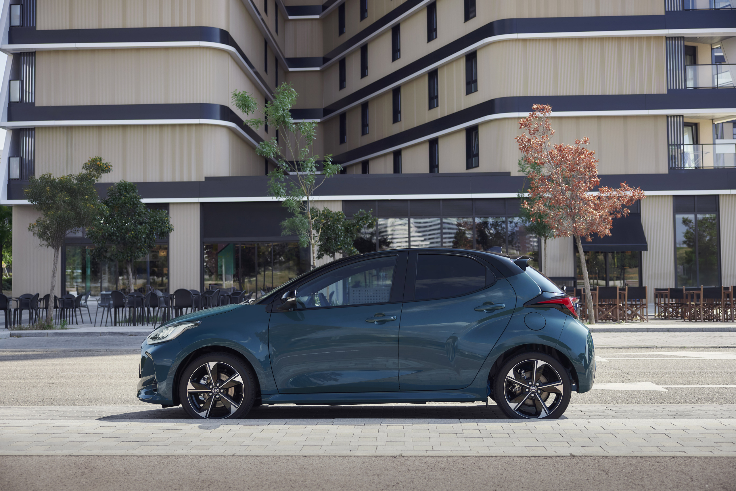 Vernieuwde Toyota Yaris (2025) maakt vooral sportieve rijders en boomknuffelaars blij
