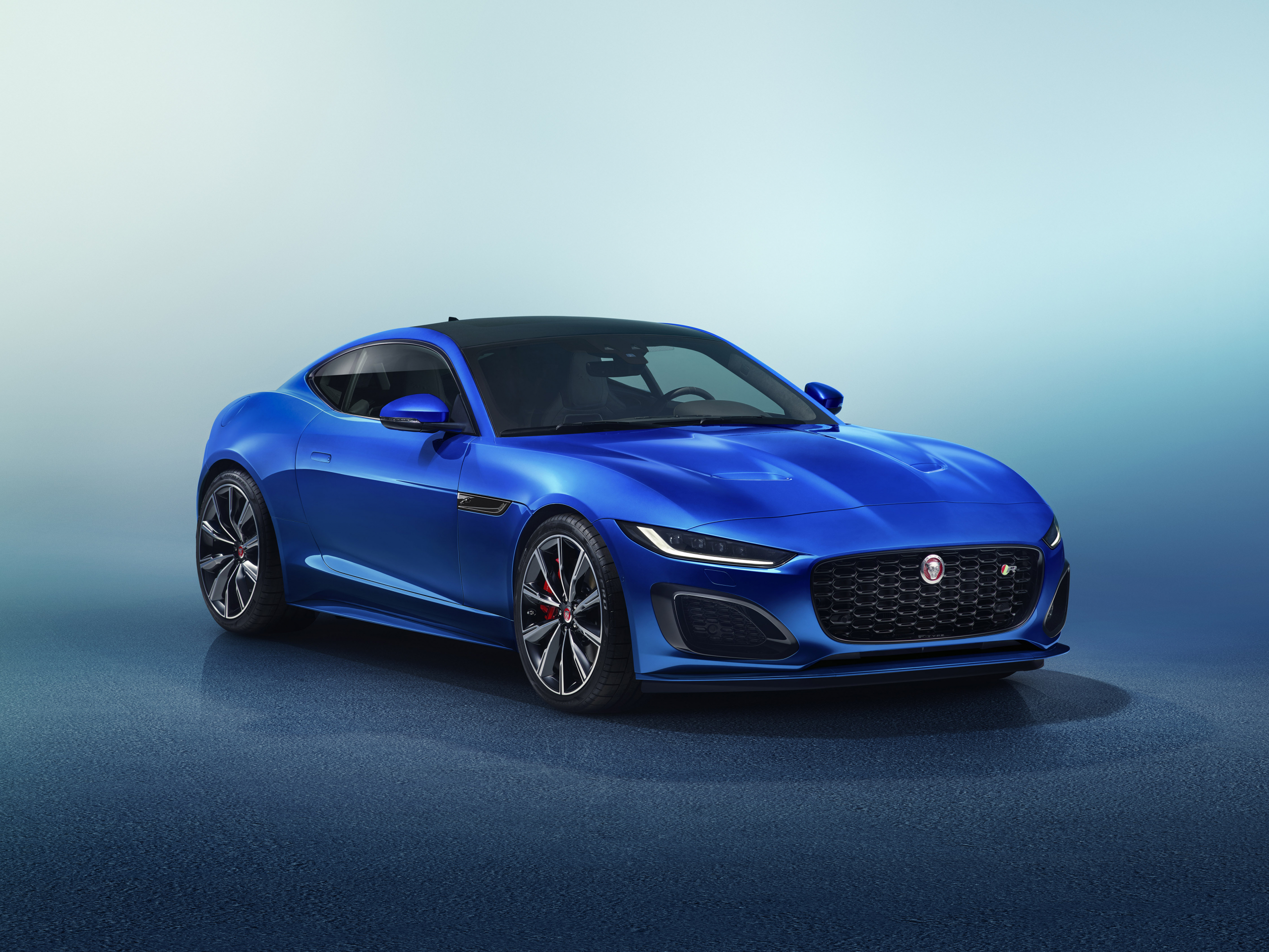 De vernieuwde Jaguar F-Type kijkt boos