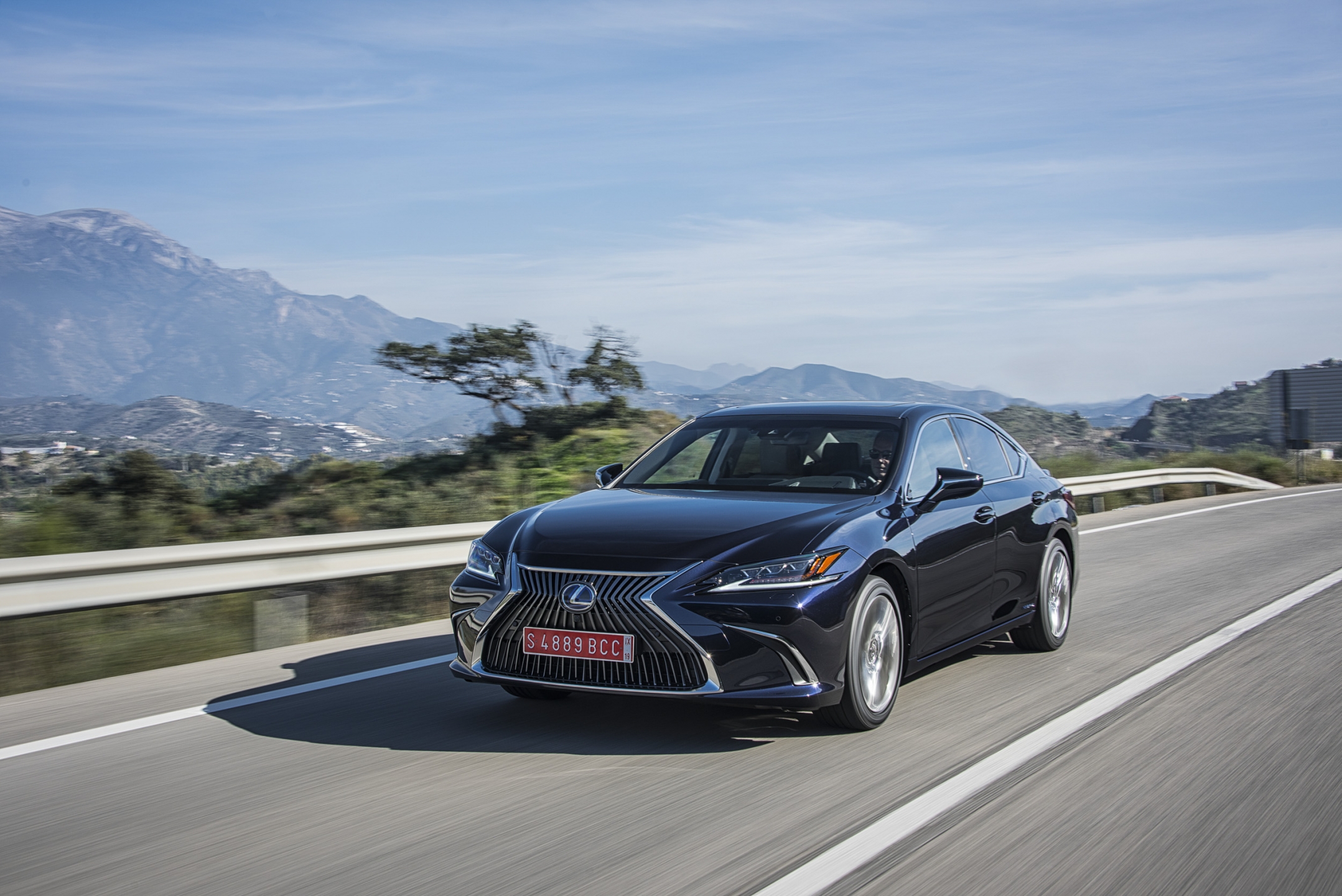 Wat is er zo opvallend aan de Lexus ES 300h?