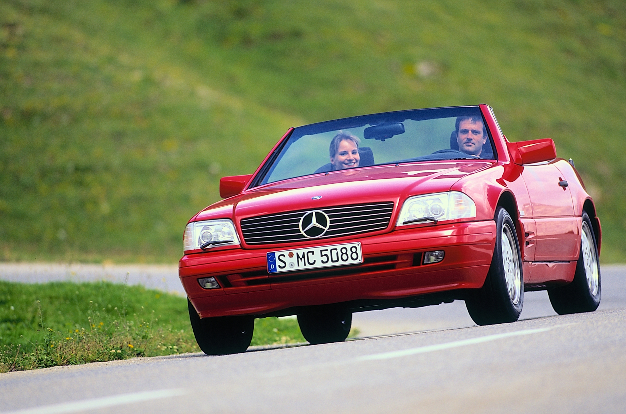 Partytime: Mercedes SL R129 viert 30ste verjaardag