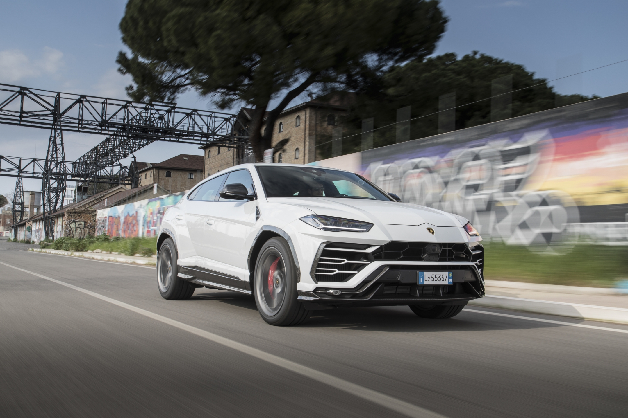 De Lamborghini Urus is een vraatzuchtige alleseter