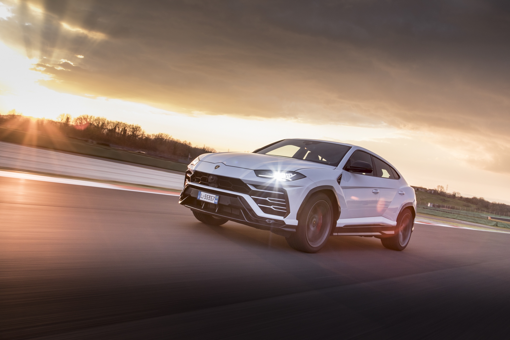 De Lamborghini Urus is een vraatzuchtige alleseter