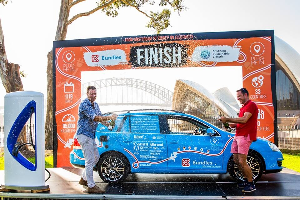 Elektrische Golf waarmee Wiebe Wakker naar Sydney reed in Volkswagen Museum