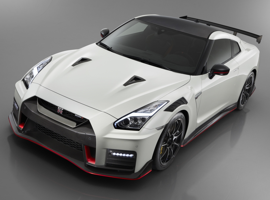 Nissan GT-R Nismo wordt nog maar eens uitgewrongen