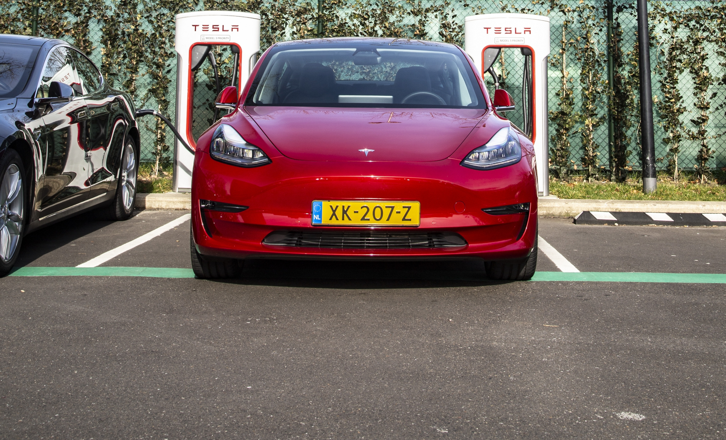 Zo dan! Tesla gooit prijs Tesla Model 3 en Model Y flink omhoog