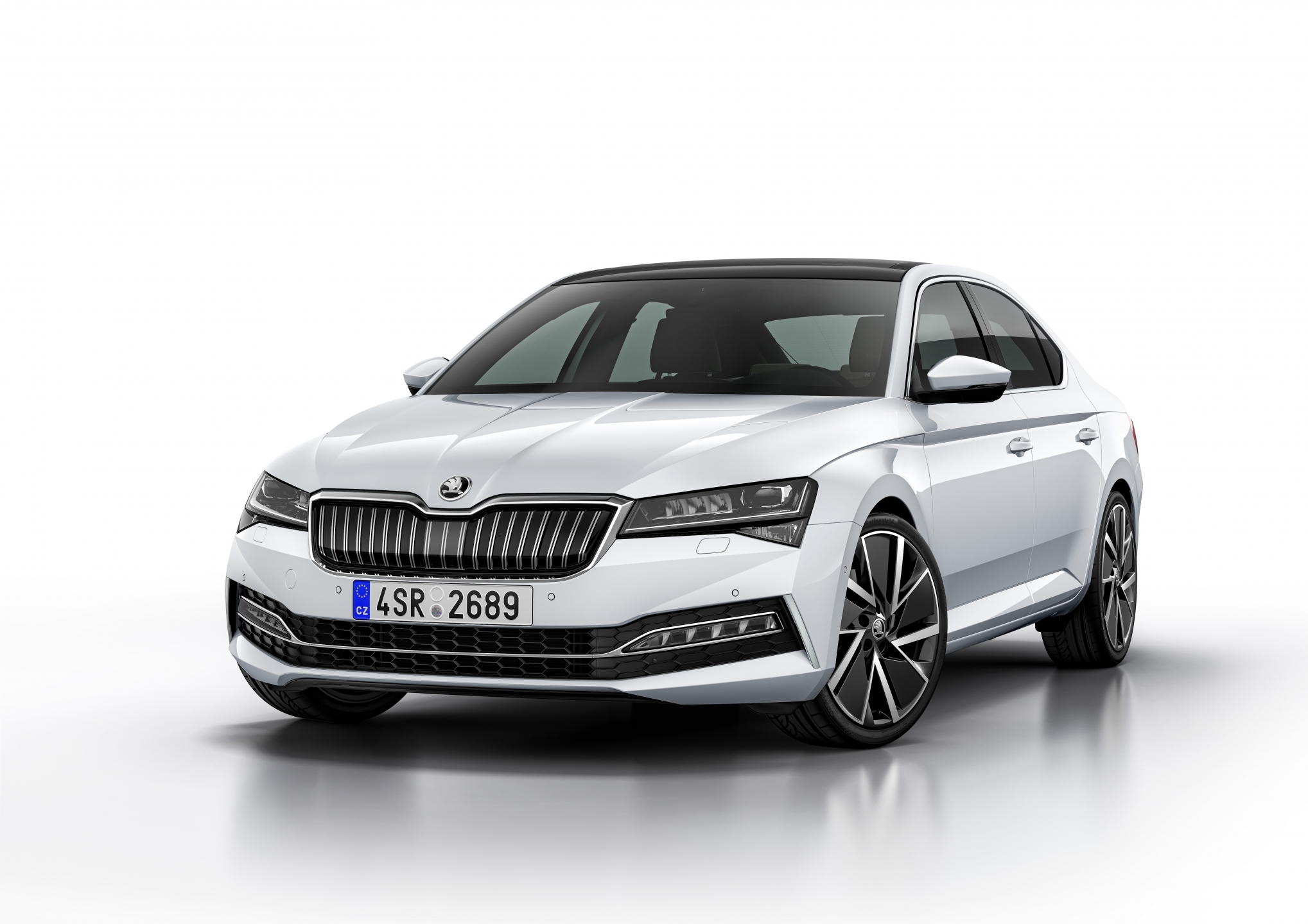 Lekker aan de stekker met de vernieuwde Skoda Superb iV