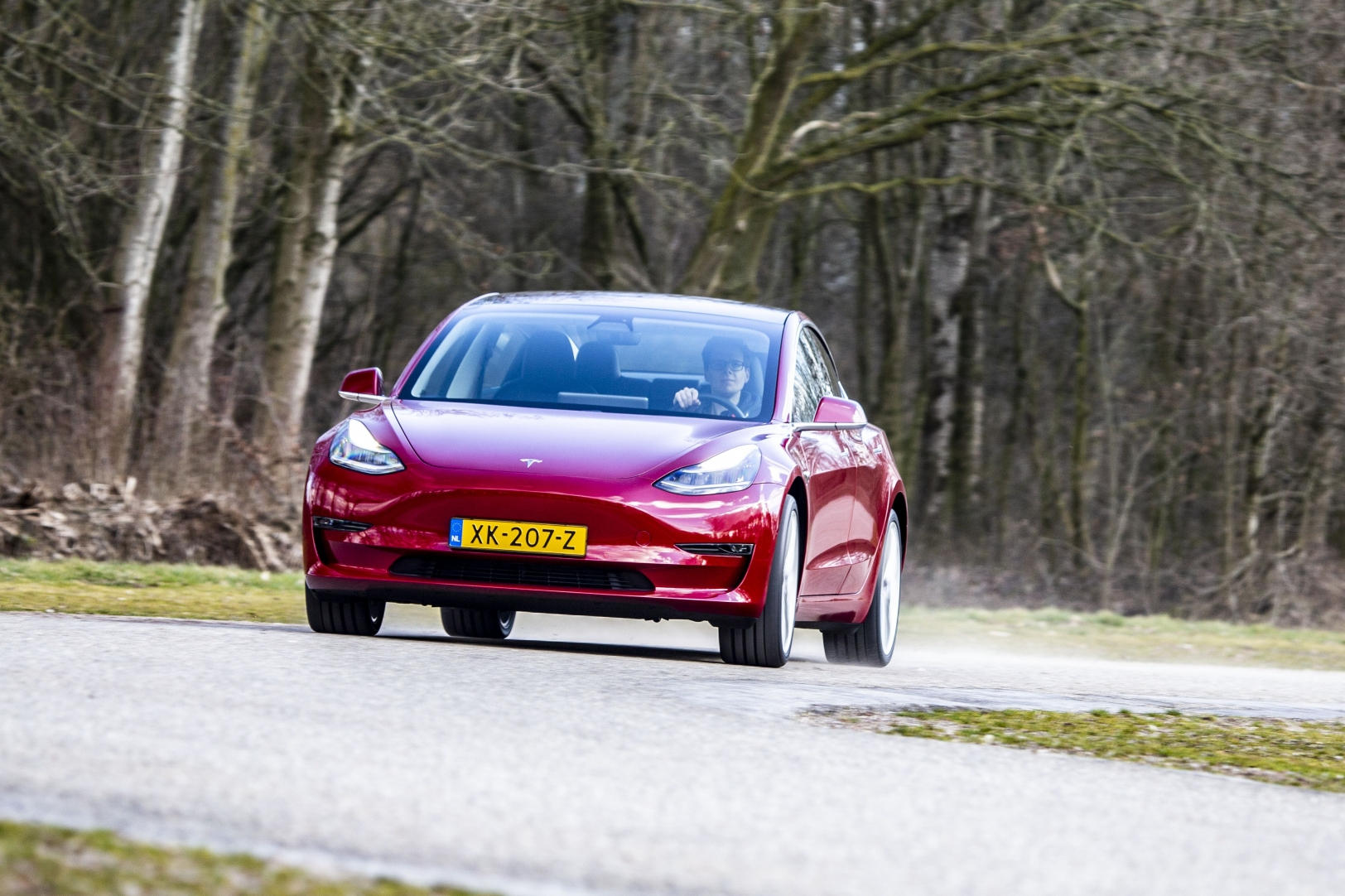 Dronken man mept Tesla Model 3: 4500 euro schade