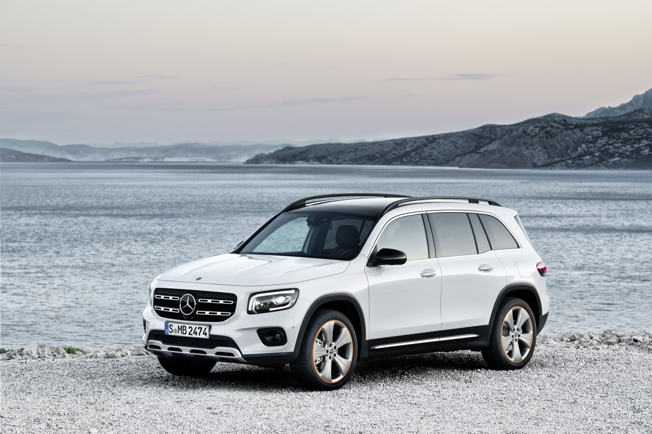 Mercedes GLB nu officieel: stoere suv met 7 zitplaatsen