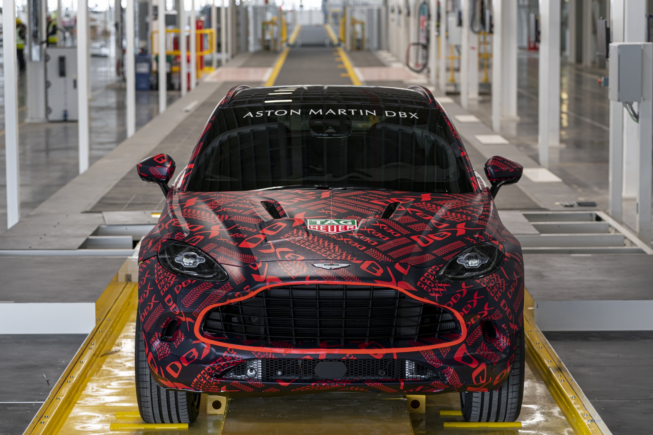 Aston Martin start voorserieproductie DBX in nieuwe St. Athan-fabriek