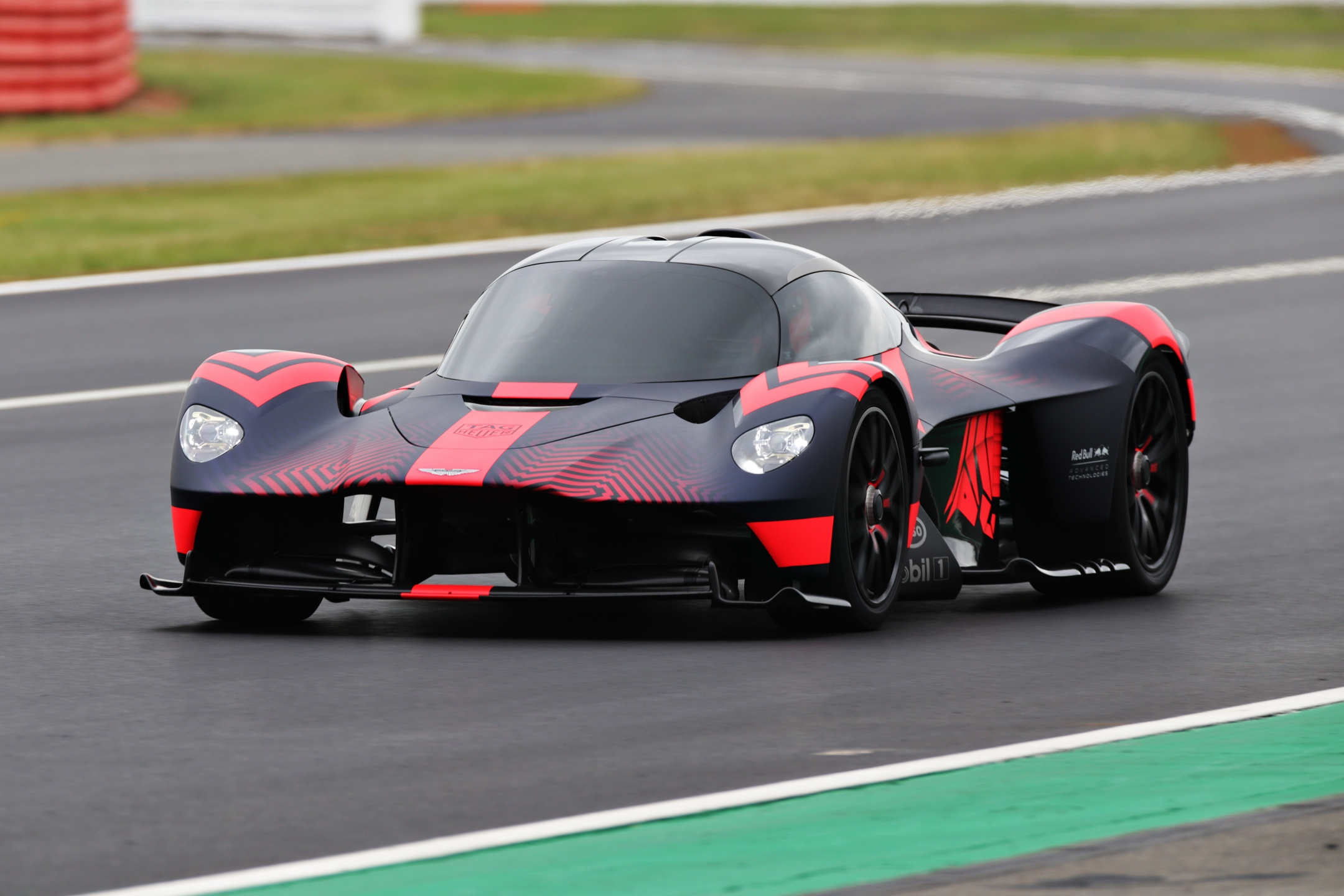 Luister en huiver! De Aston Martin Valkyrie klinkt onwerelds