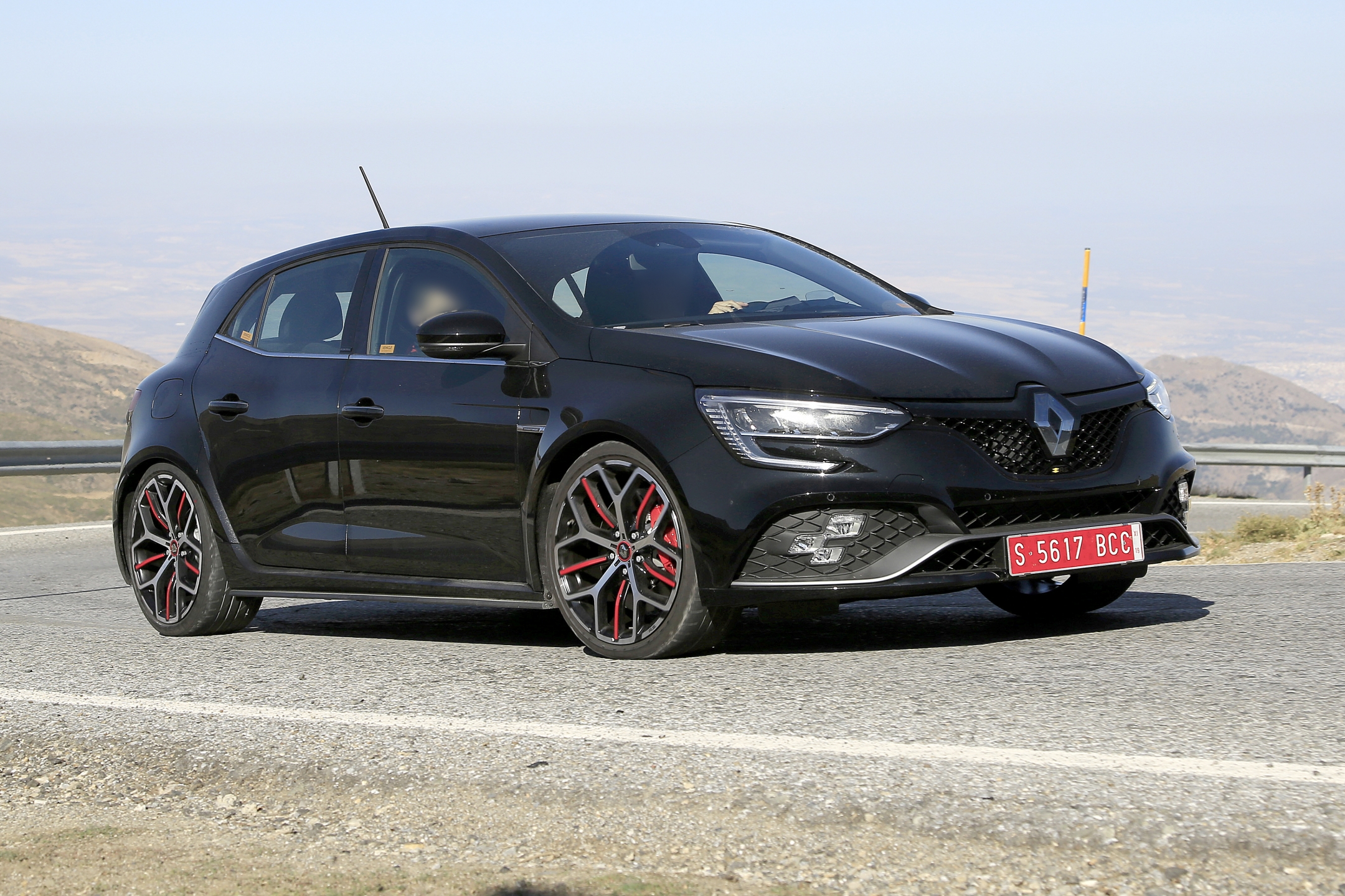 Nieuwe Renault Mégane RS maakt bergwandeling