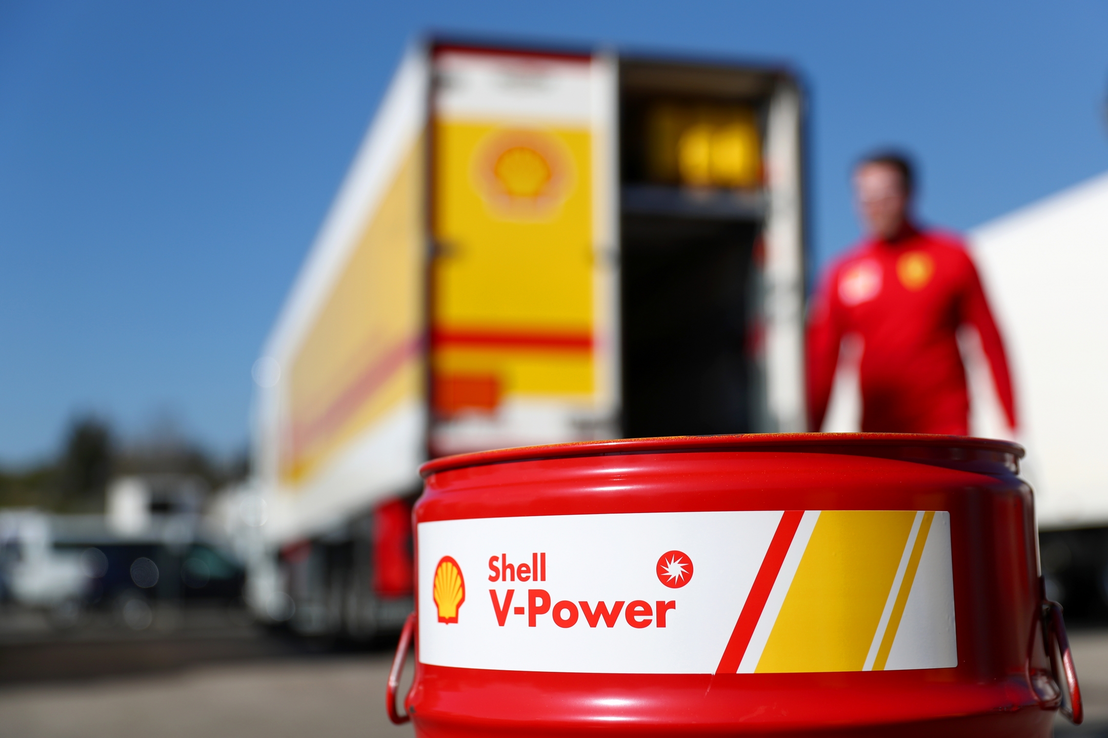 Пауэр шелл. Shell v-Power. Shell Rimula logo. Shell v Power Ferrari 1000. Флагштоки Shell v-Power.