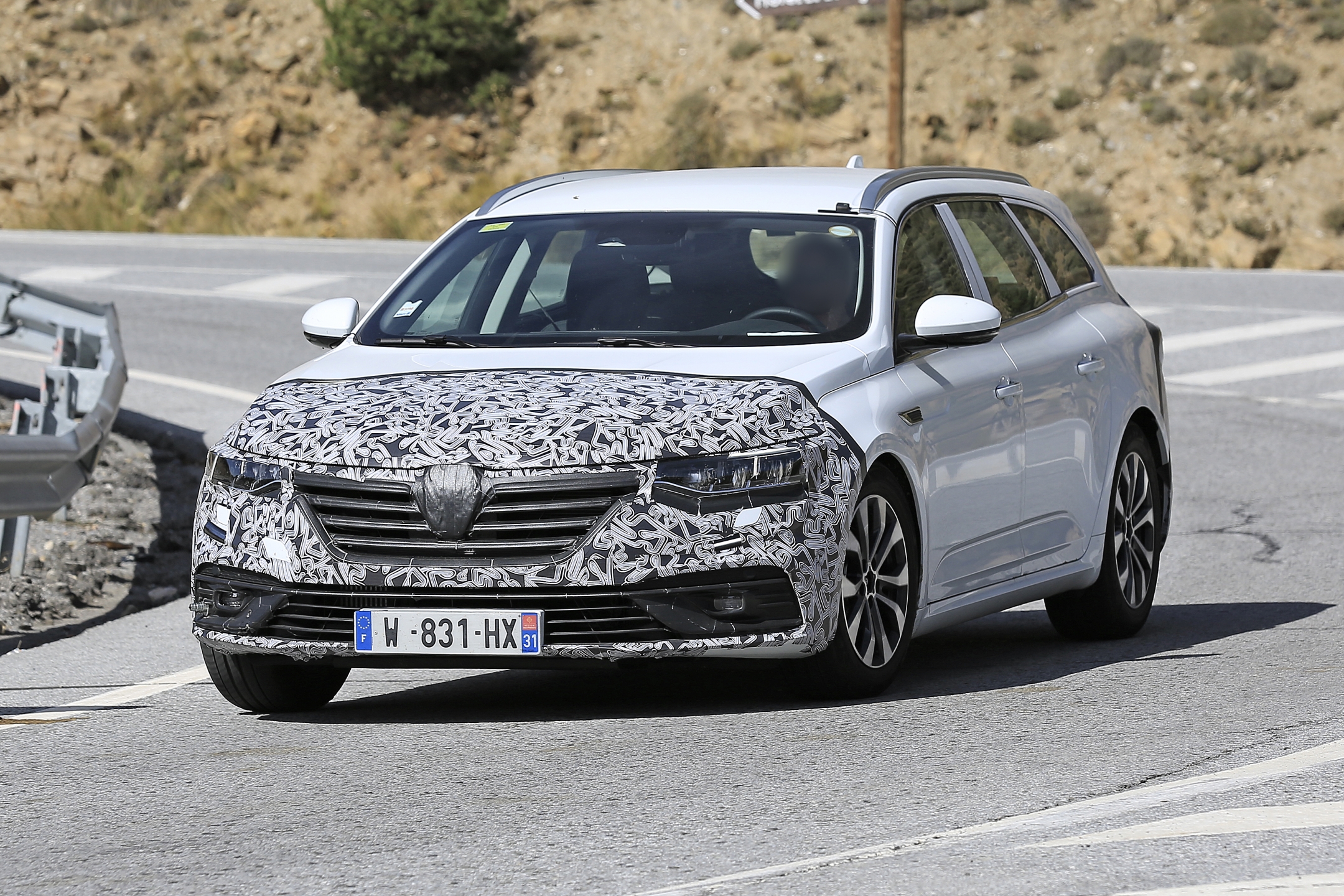 Facelift Renault Talisman onderweg