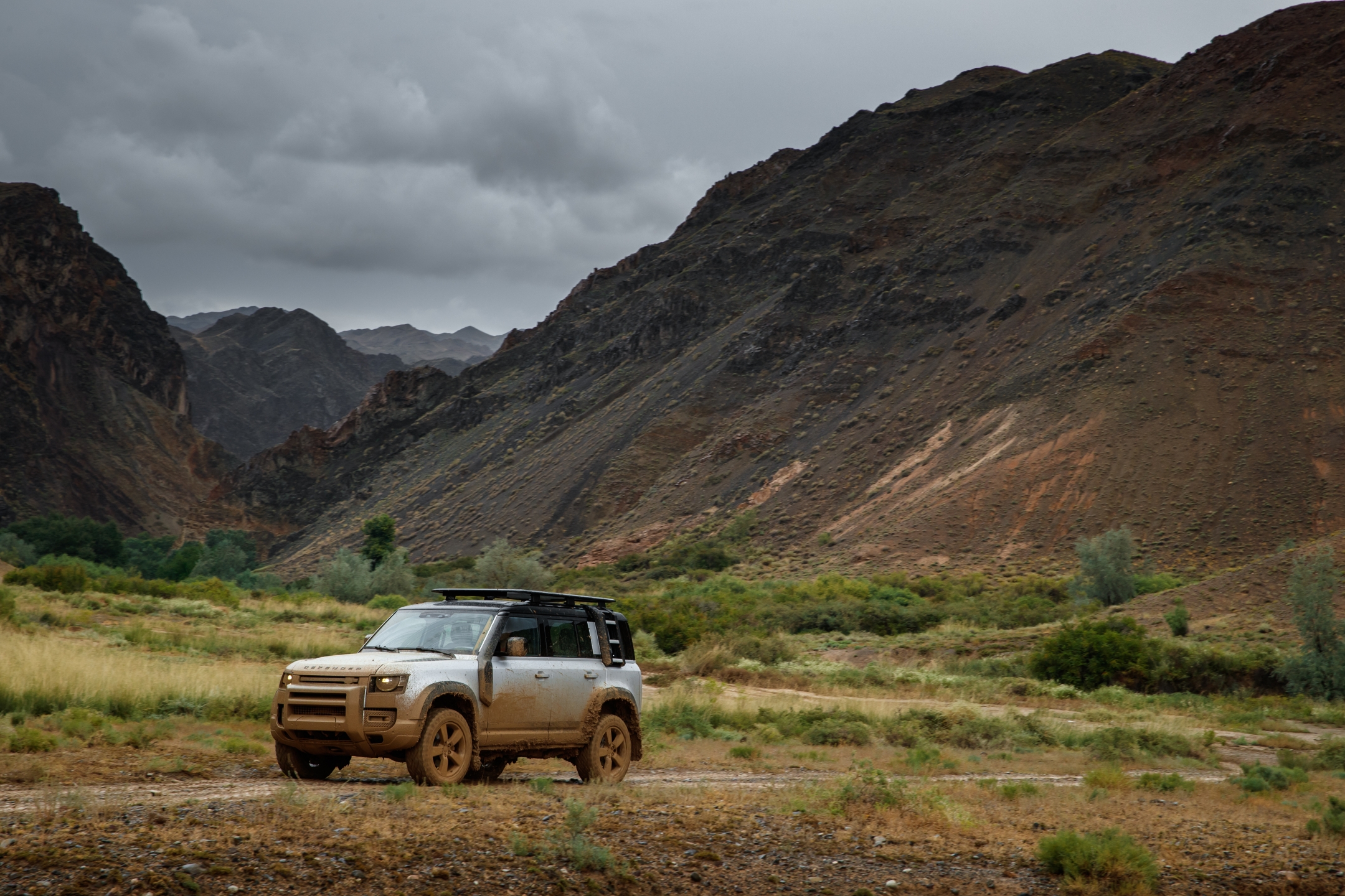 Nieuwe Land Rover Defender kan terreinrijden op afstandsbediening