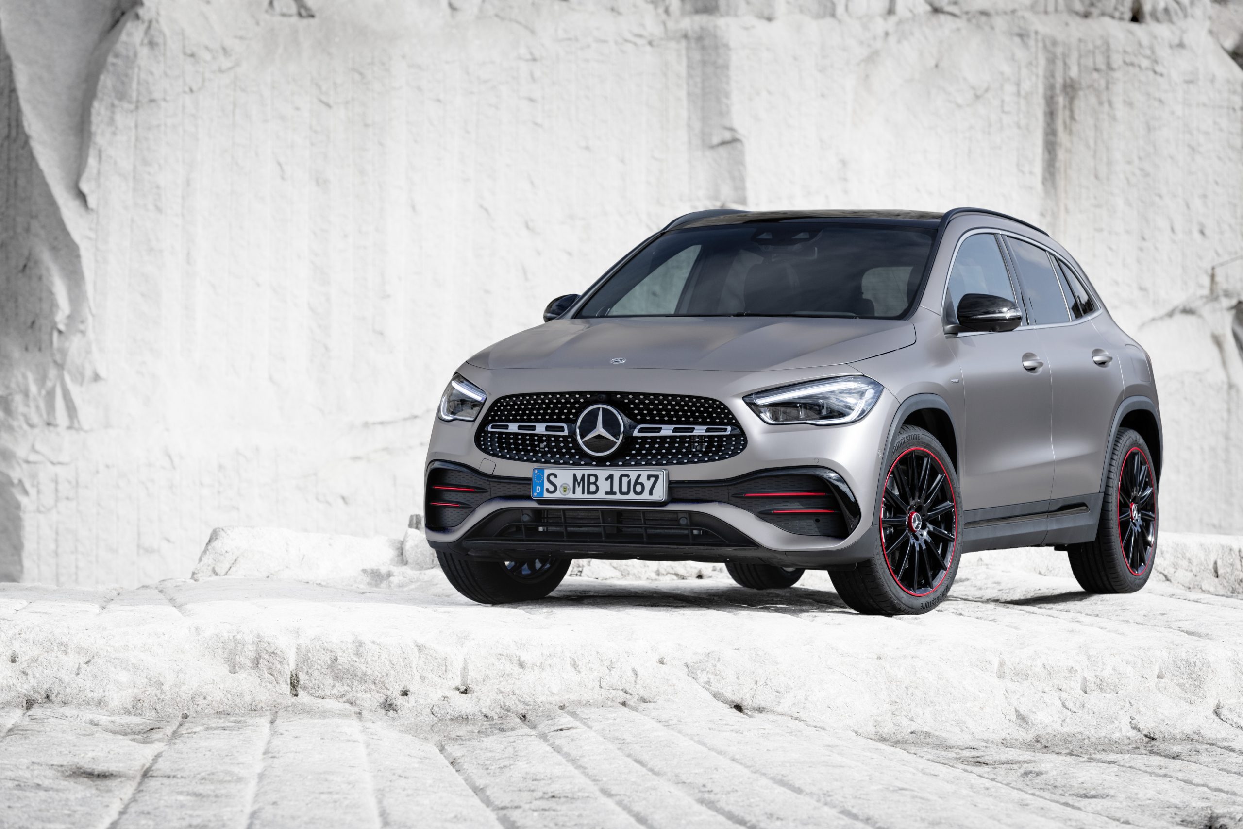 Nieuwe Mercedes GLA stelt zich officieel voor