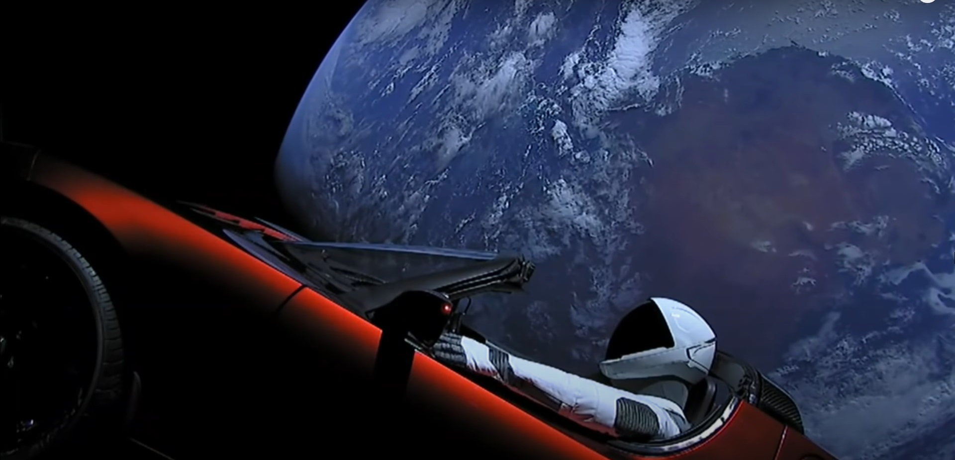 Tesla Roadster van Elon Musk komt aan bij planeet Mars