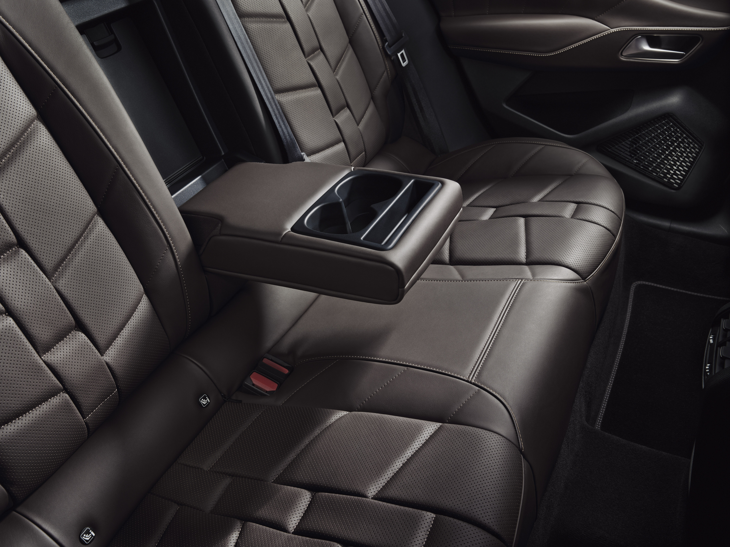 De nieuwe DS 4 is een Citroën C4 met kapsones