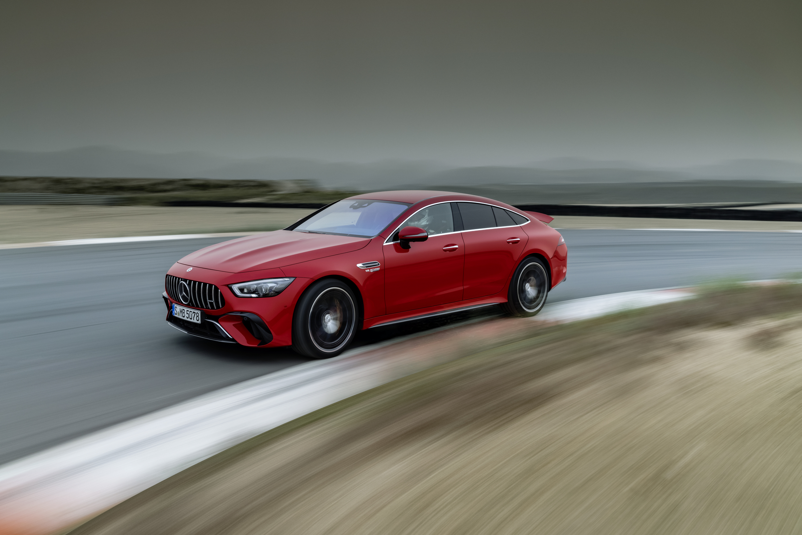 Een plug-in hybride saai? Durf dat tegen de Mercedes-AMG GT 63 S E Performance te zeggen