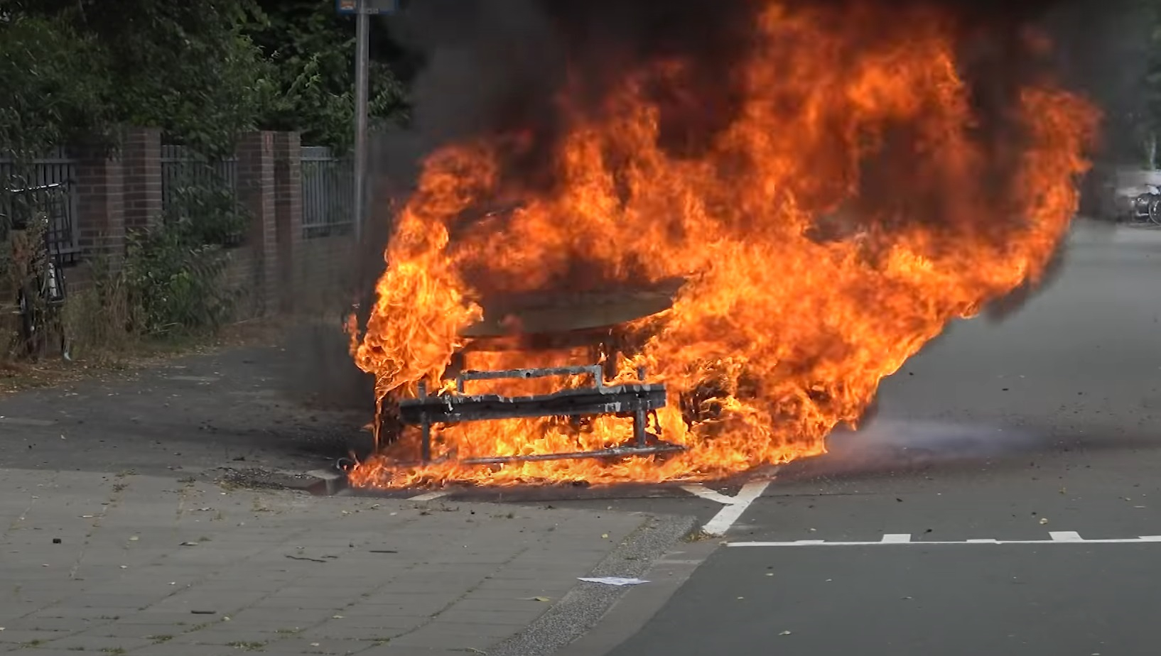 Waarom vloog een Volkswagen ID.3 in Groningen in brand? VW doet onderzoek