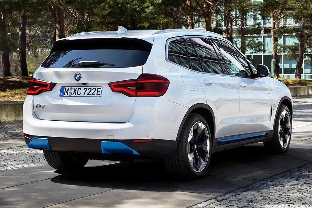 De volledig elektrische BMW iX3 zegt alvast hallo