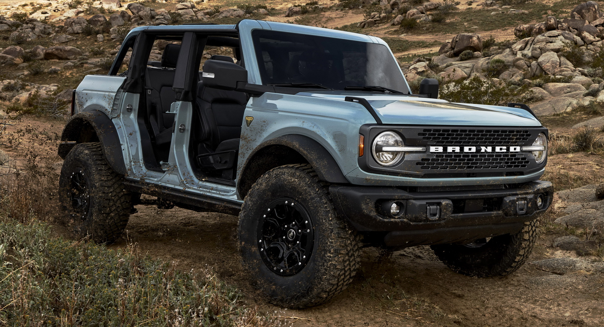 Ford Bronco 'promoot' concurrent Jeep Wrangler op banden