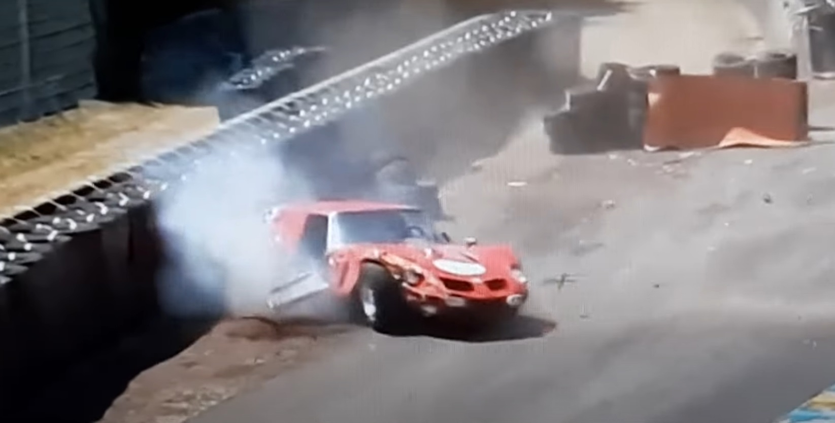 Ferrari 250 SWB Breadvan crash - Hier vliegt 30 miljoen euro de vangrail in