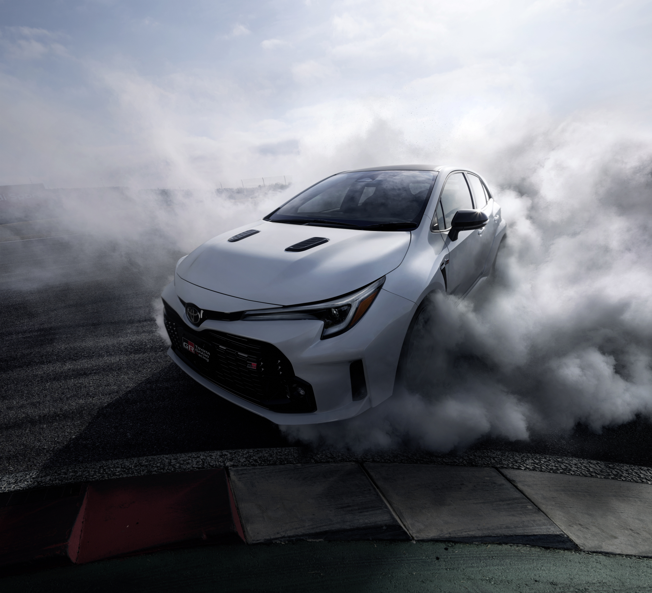 BAM!!! Drie uitlaten (!) en 300 pk voor de knotsgekke Toyota GR Corolla