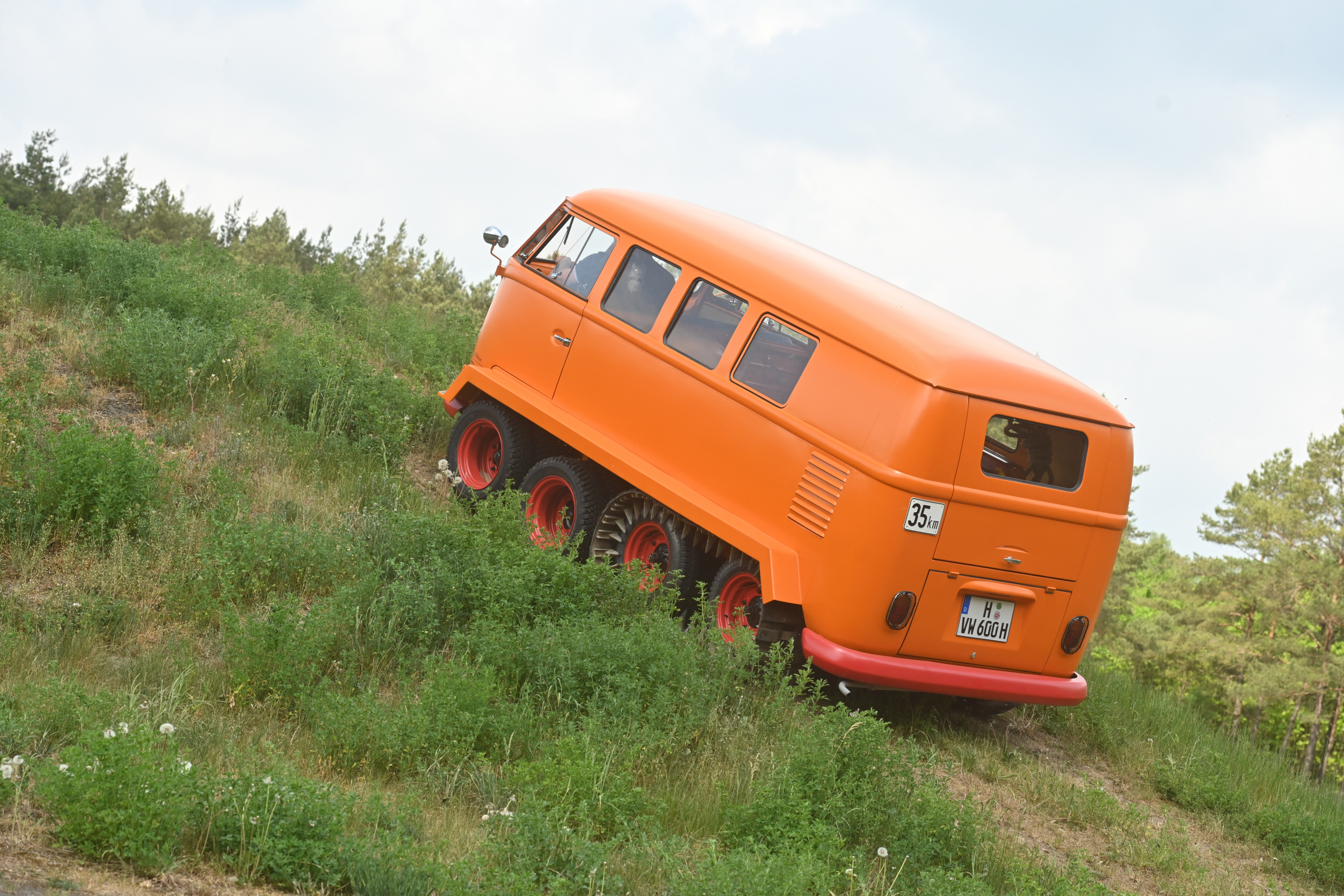 Deze stokoude T1-bus kan een heleboel wat de elektrische Volkswagen ID. Buzz niet kan