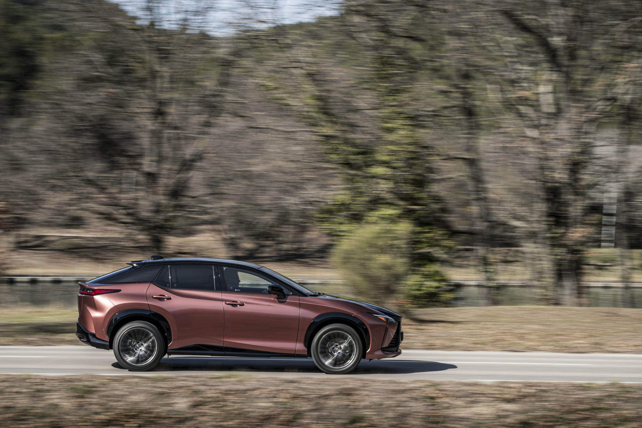 Review: Lexus RZ 450e steekt middelvinger op naar EV-haters