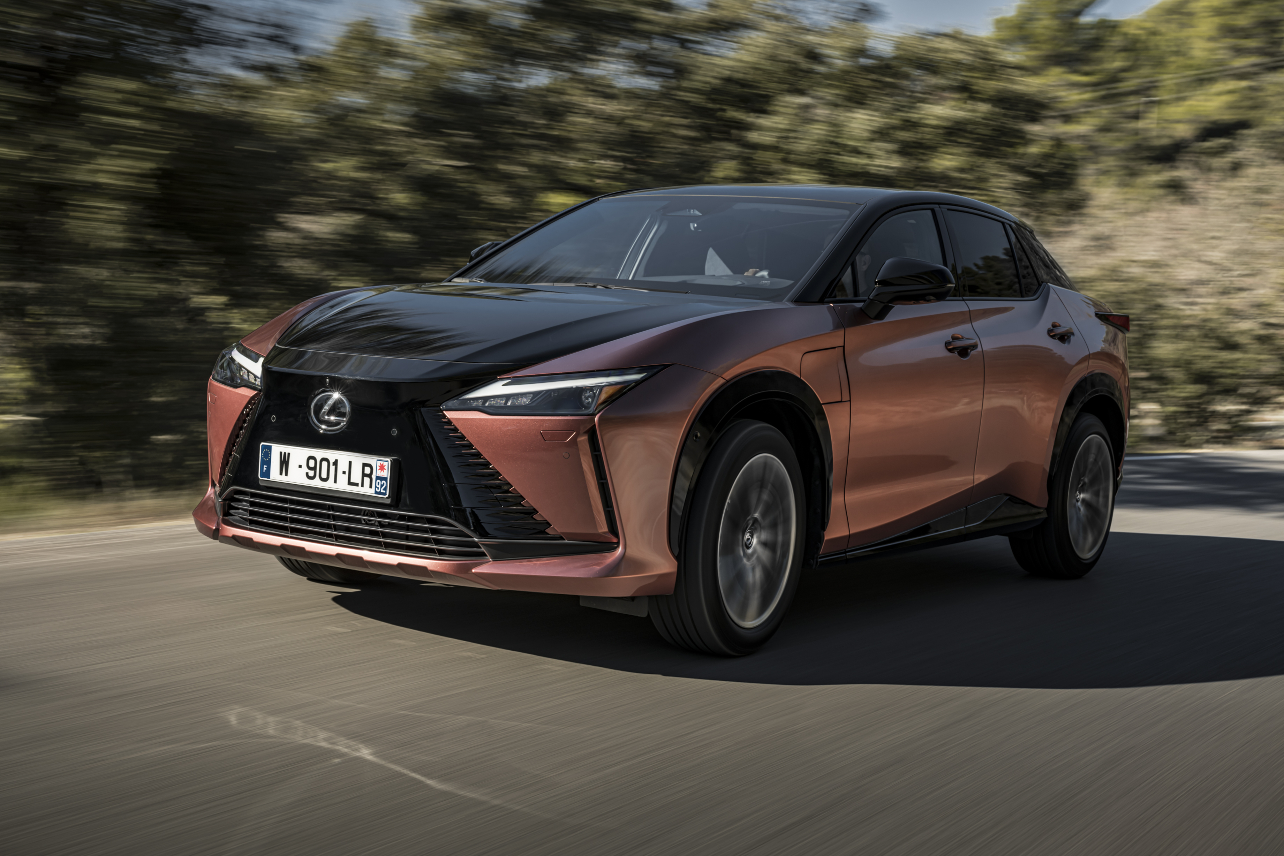 Review: Lexus RZ 450e steekt middelvinger op naar EV-haters