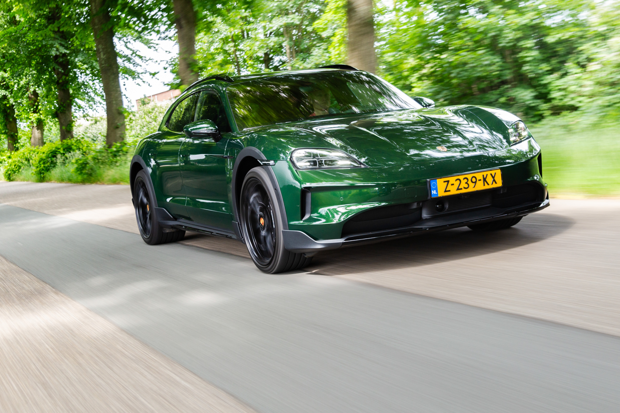 Review: Porsche Taycan Cross Turismo (2024) laat zich EV-kroon niet afpakken