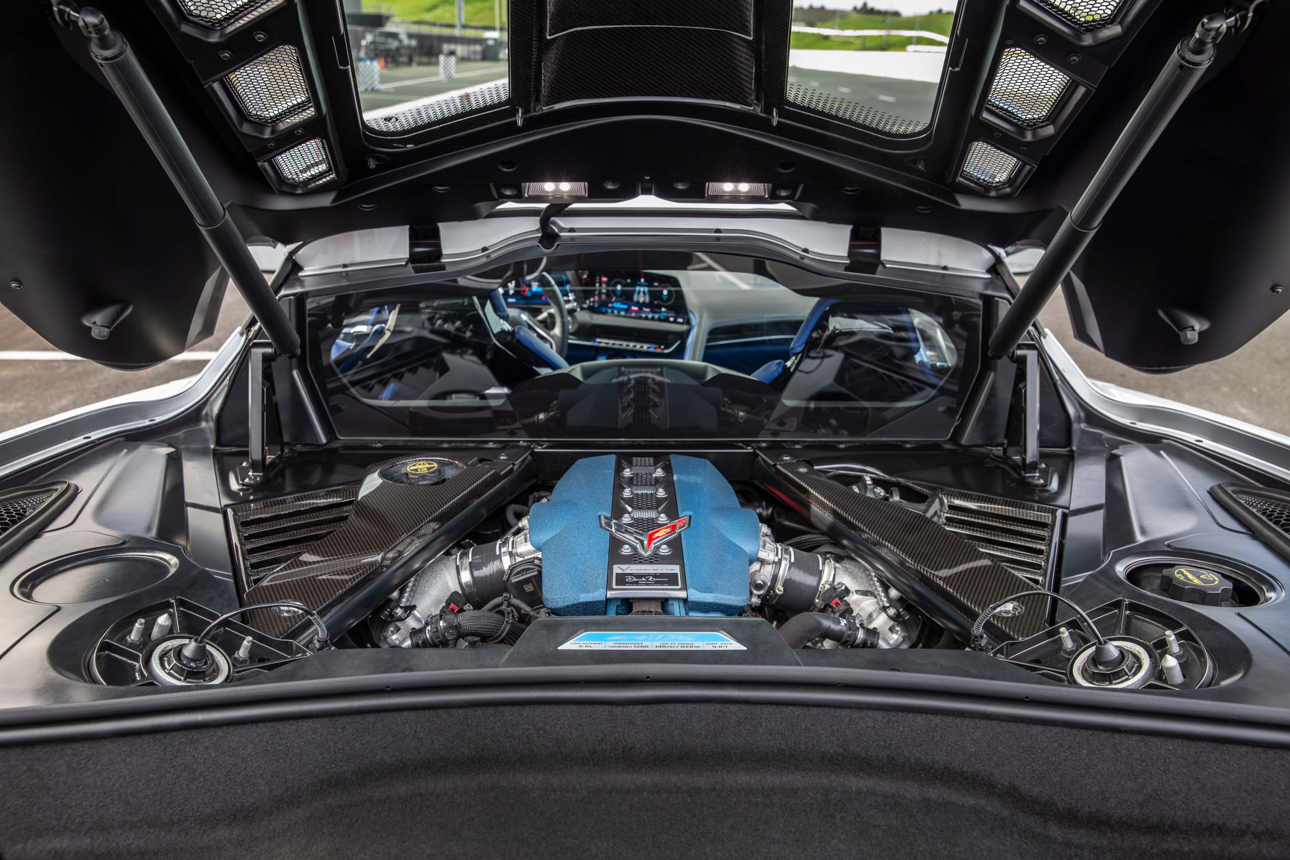 TEST: spotgoedkope Amerikaan daagt Europese hypercars uit
