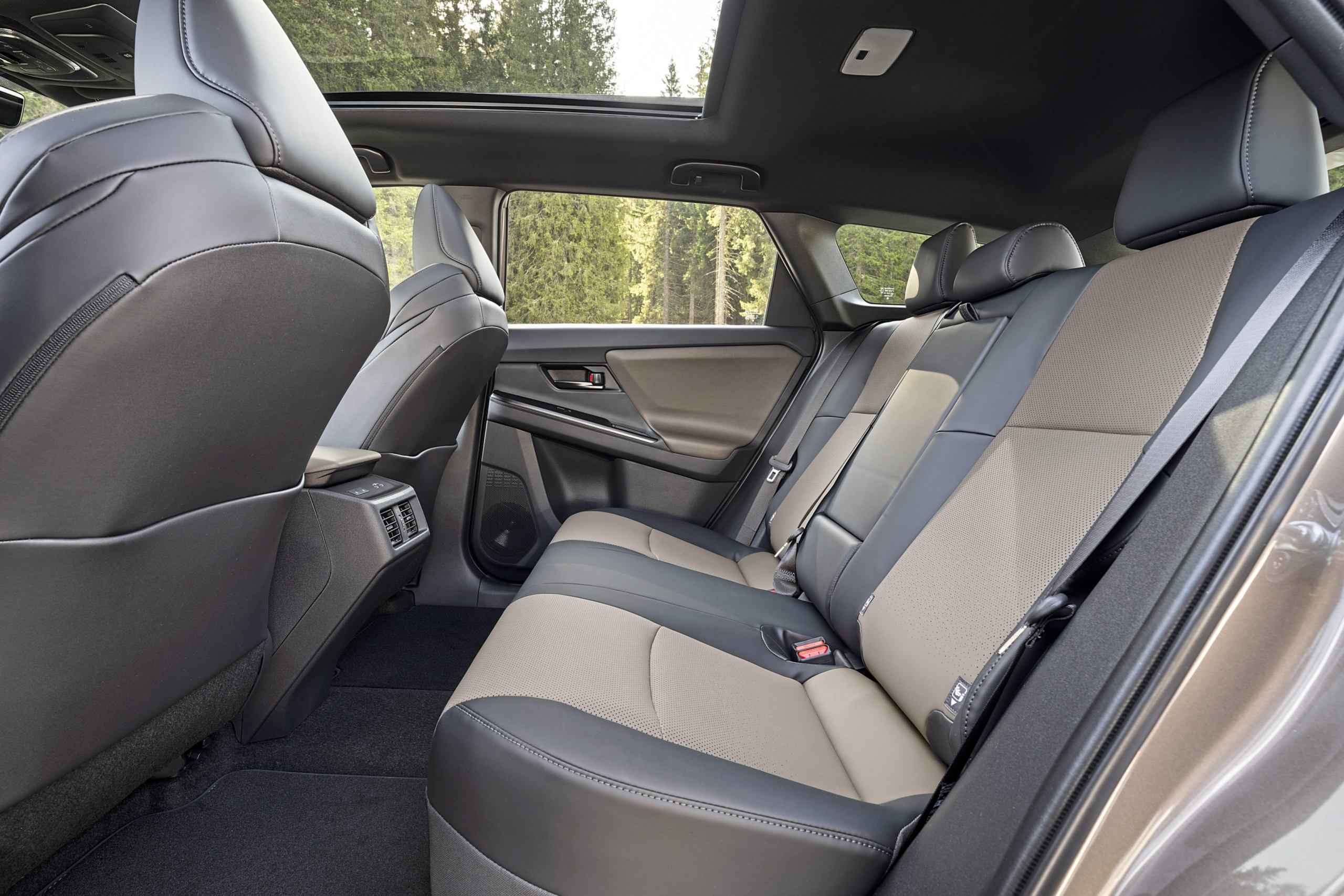 TEST - Deze Toyota gaat de strijd aan met de bestverkochte EV ter wereld
