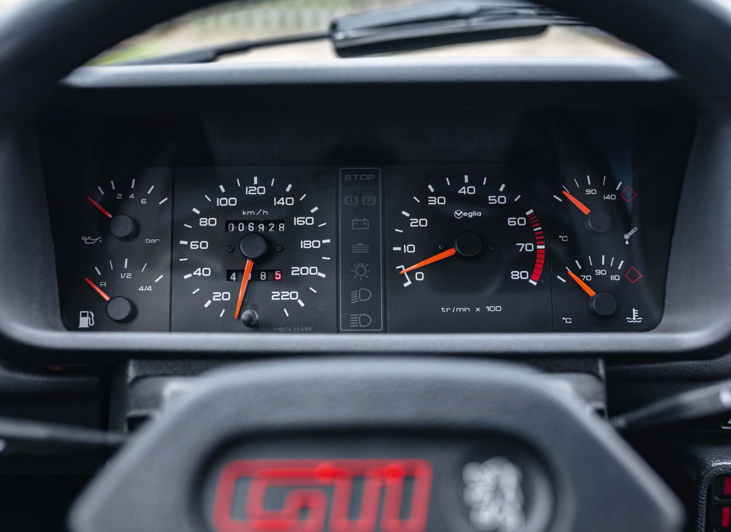Waarom iemand krankzinnig veel geld heeft betaald voor deze Peugeot 205