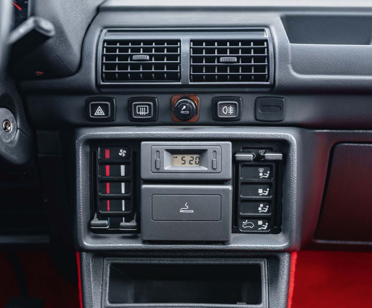 Waarom iemand krankzinnig veel geld heeft betaald voor deze Peugeot 205