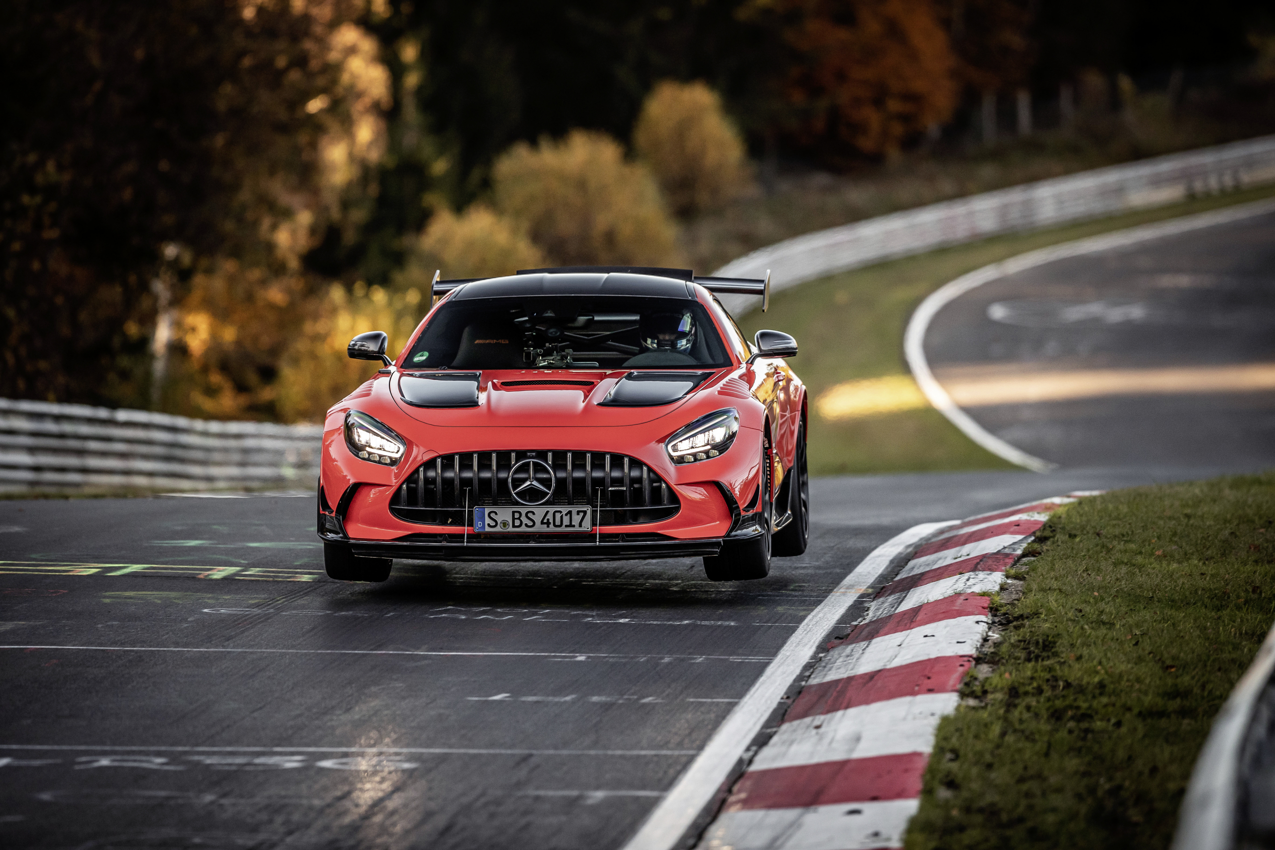 Mercedes-AMG GT Black Series wint wedstrijdje ver plassen